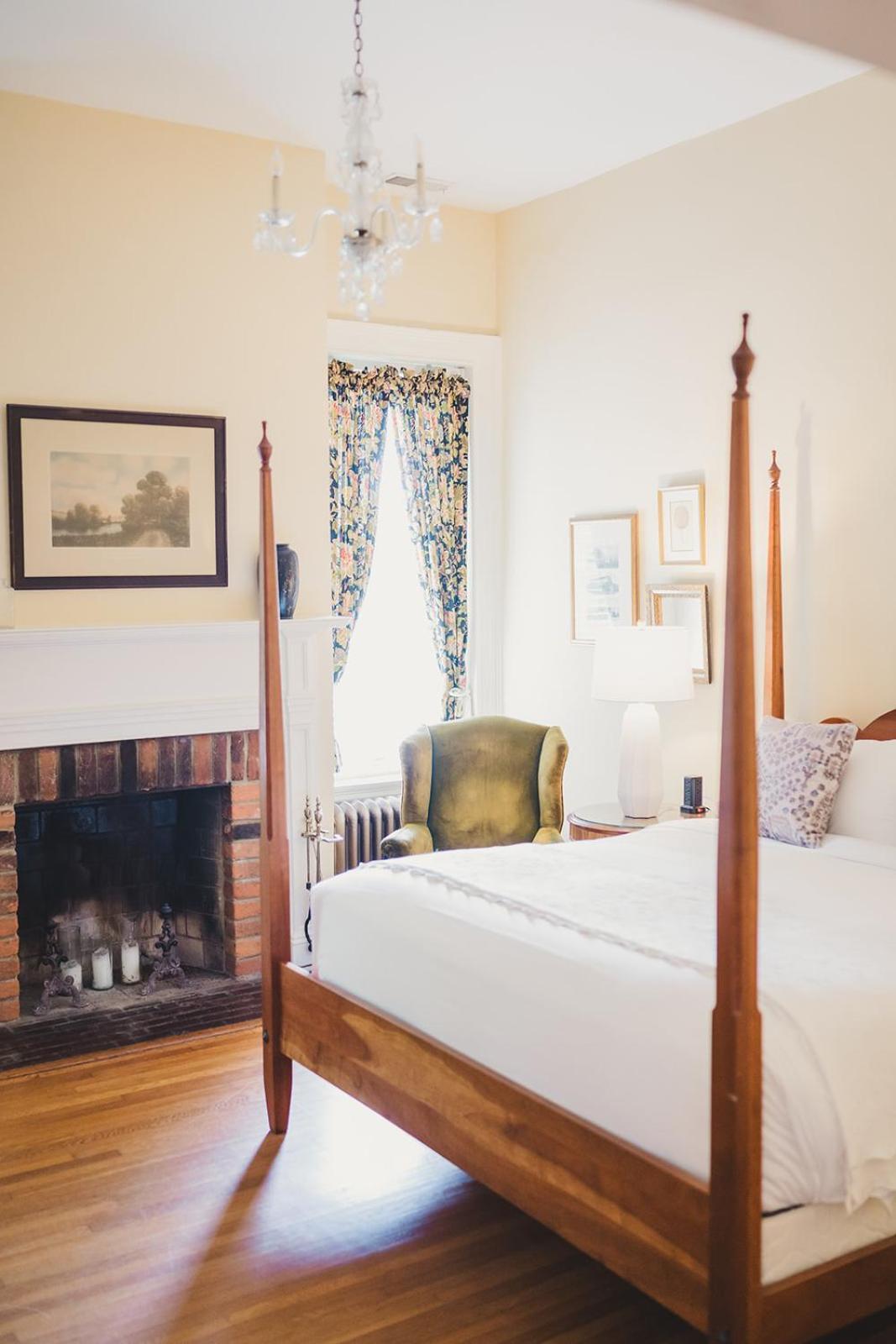 Ironclad Inn And Bourbon Room Fredericksburg Exteriér fotografie