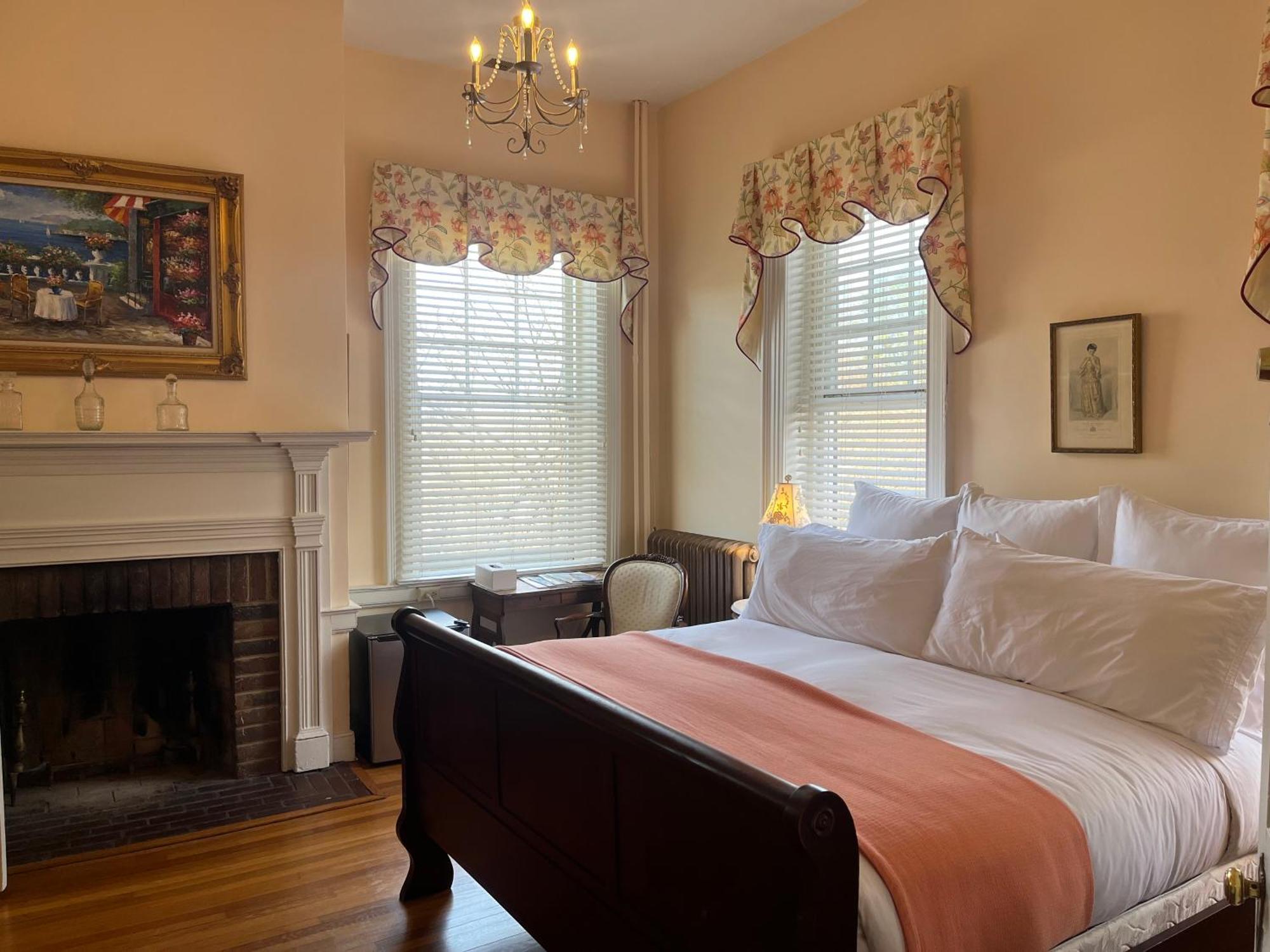 Ironclad Inn And Bourbon Room Fredericksburg Exteriér fotografie